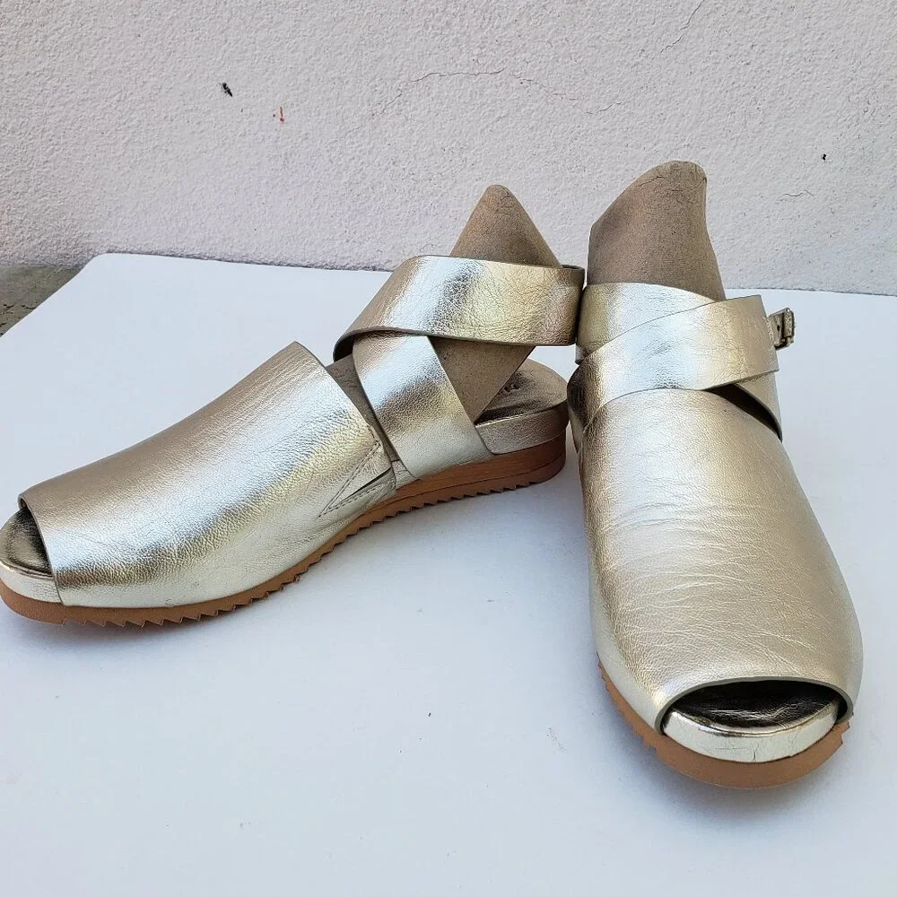 Halston gold peep toe ankle strap crossover Neli sandals - Picture 5 of 11